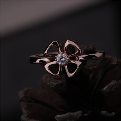 Roma Gold Brand Jewelry Fiorever 18 Karat Rose Gold Ring set with a central diamond REF 355305