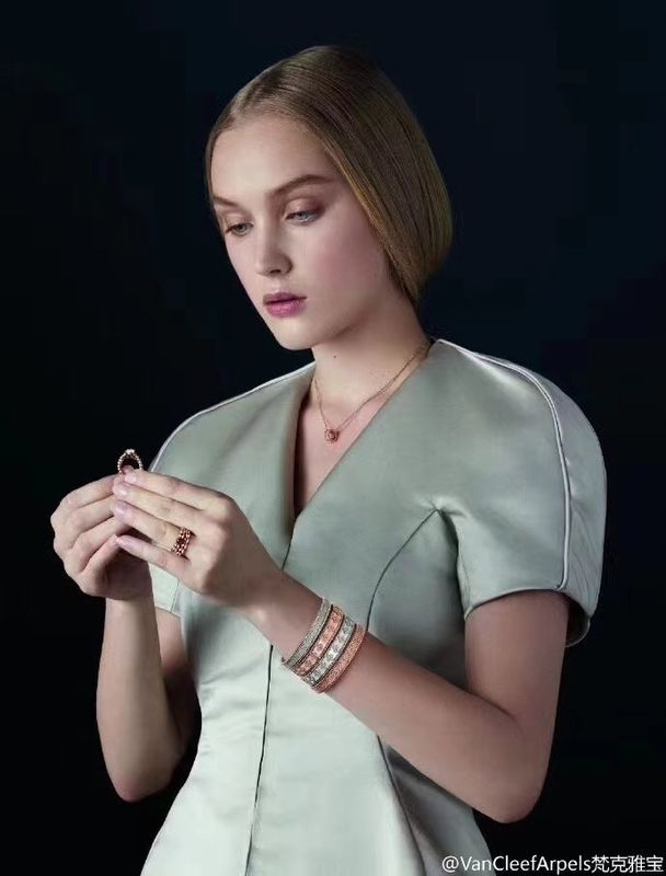 Qualità Braccialetto reale medio Rose Yellow Gold bianca della firma di Perlee dell'oro 18k del modello VCA fabbrica