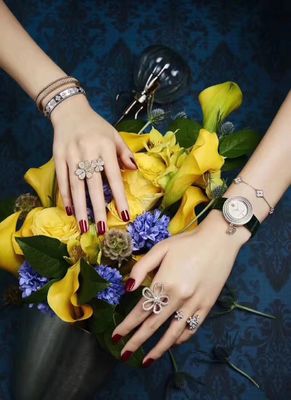 Qualità Braccialetto reale medio Rose Yellow Gold bianca della firma di Perlee dell'oro 18k del modello VCA fabbrica