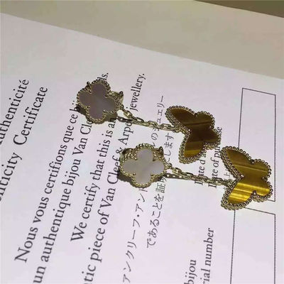Qualità Madreperla bianca di Alhambra 18K dell'oro di motivi fortunati degli orecchini 2 con forma della farfalla fabbrica