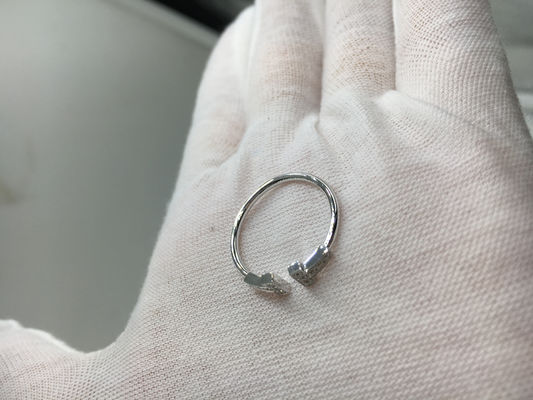 Qualità Cavo Ring With Round Brilliant Diamonds, anelli di fidanzamento di T per l'oro bianco delle donne fabbrica
