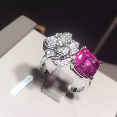 Qualità anello G34UU600 del fiore di Piaget Rosa dell'oro bianco 18K con il cuscino - tagli la tormalina rosa fabbrica