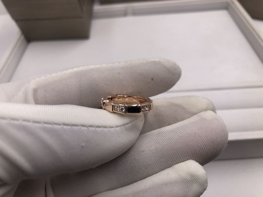 Gioielli personalizzati fatti a mano con taglio diamante e incisione personalizzata per un design di lusso unico nel suo genere