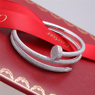 Oro bianco di Juste Un Clou Bracelet In 18k dei gioielli con i diamanti pavimentati pieni