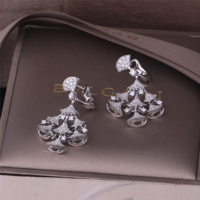 Qualità Gli orecchini DI SOGNO delle DIVE di Roma High Jewelry nell'insieme dell'oro bianco 18K con 7 diamanti principali ed i diamanti pieni del pavé fabbrica