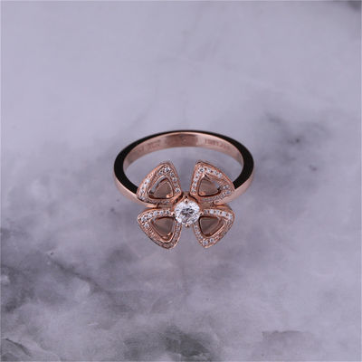 Qualità Roman Love Flower Ring Fiorever 18 kt Rose Gold Ring messa con un diamante centrale ed i diamanti del pavé fabbrica