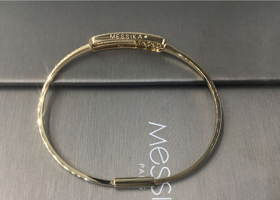 Qualità i braccialetti sottili del braccialetto dell'oro giallo dei gioielli di 18K Parigi con 3 pezzi muovono i diamanti fabbrica